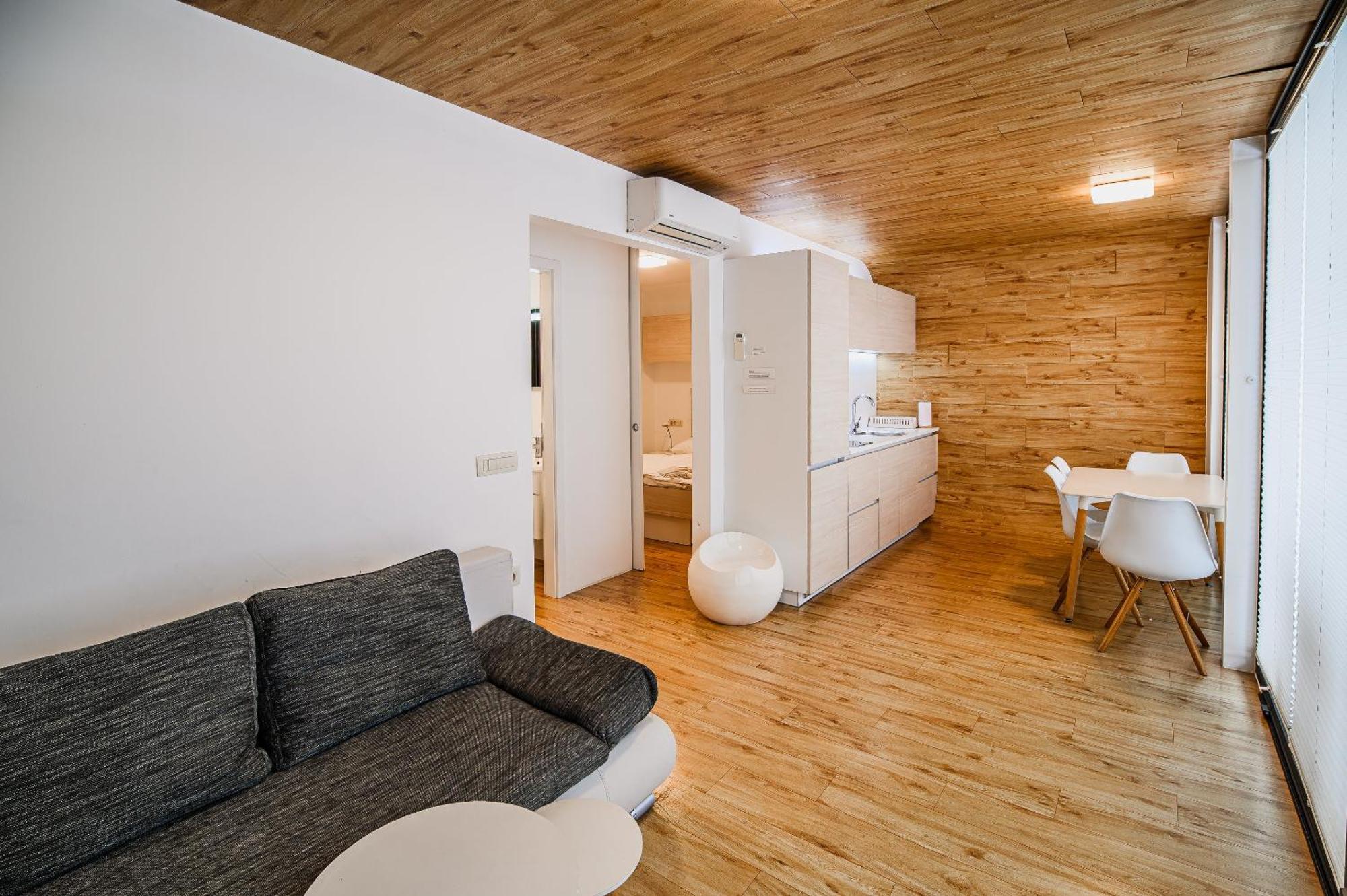 Glamping Maleric With Natural Pool Dragatuš Kültér fotó