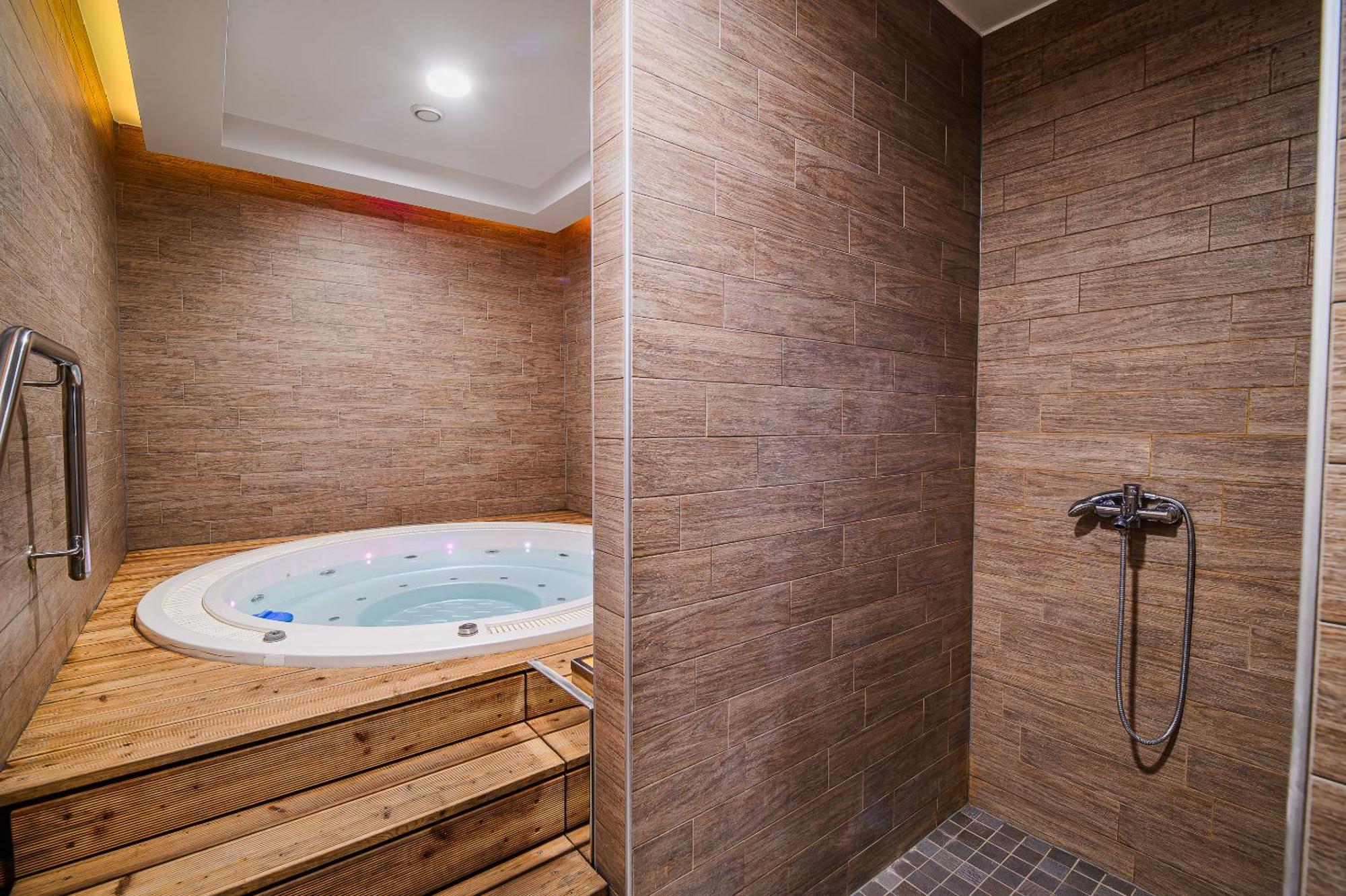 Glamping Maleric With Natural Pool Dragatuš Kültér fotó
