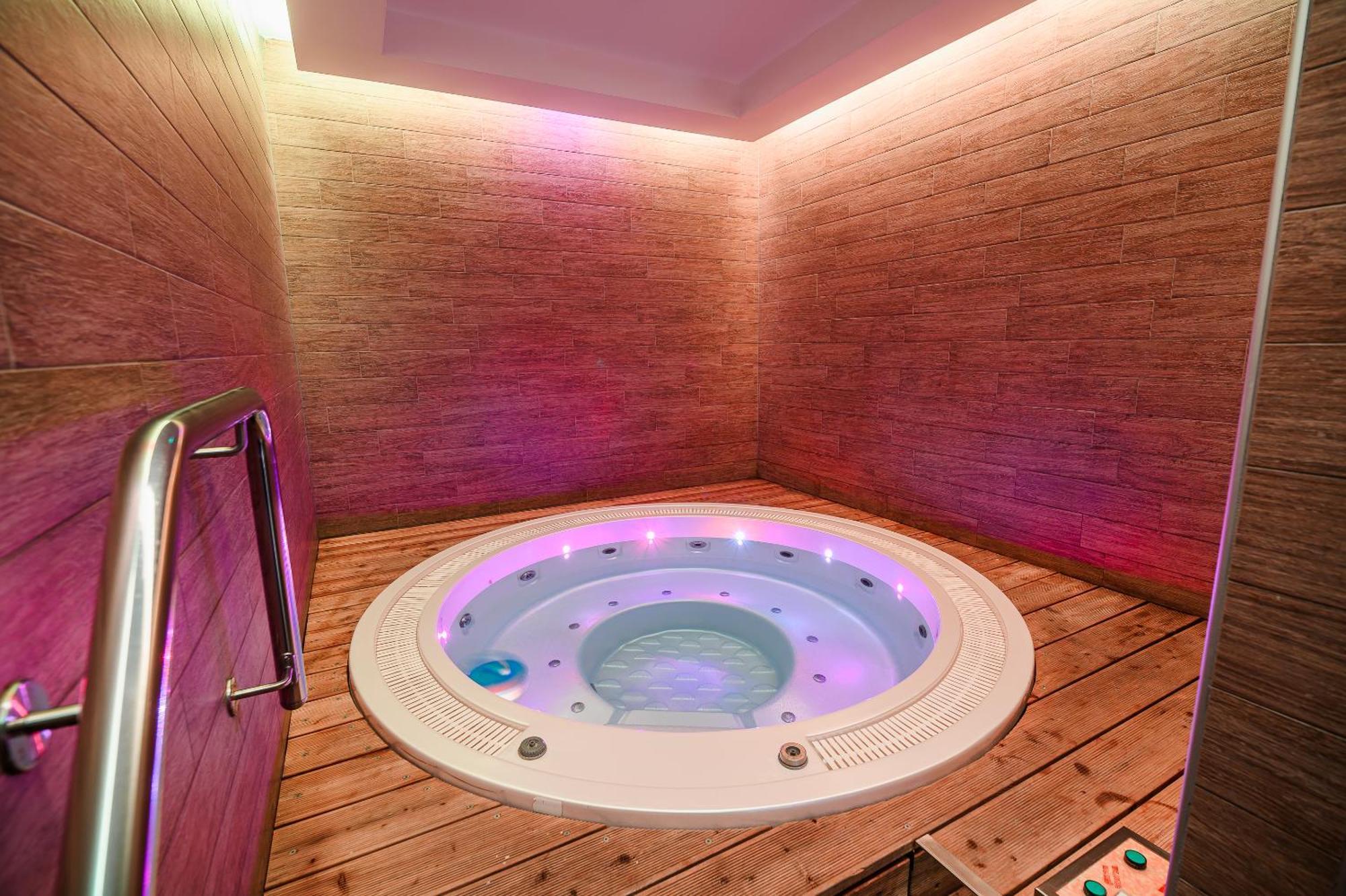 Glamping Maleric With Natural Pool Dragatuš Kültér fotó